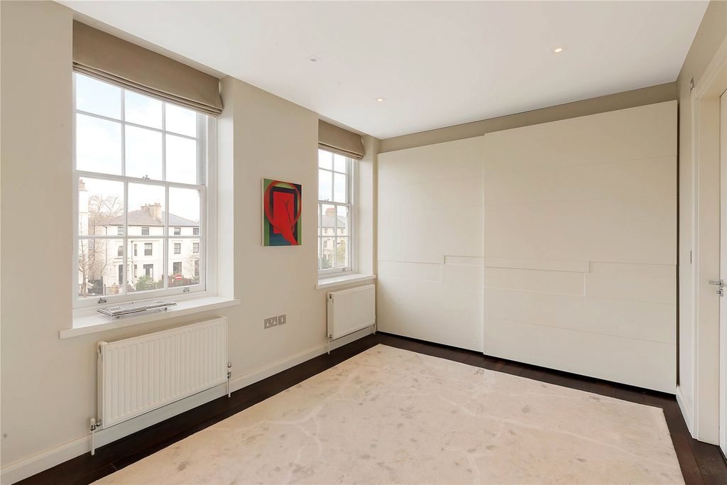 Property photo 3 of 7 Dressing Room