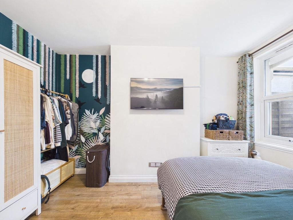 Property photo 3 of 22 Cam01576G0-Pr0346-Still004.Jpg