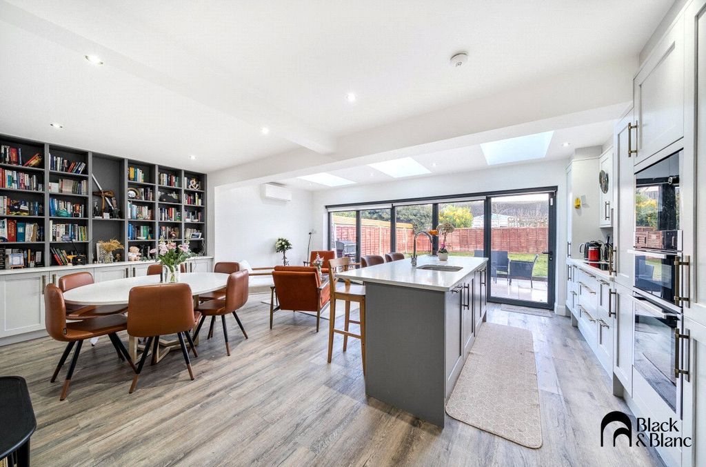 Property photo 3 of 26 Kitchen/Dining