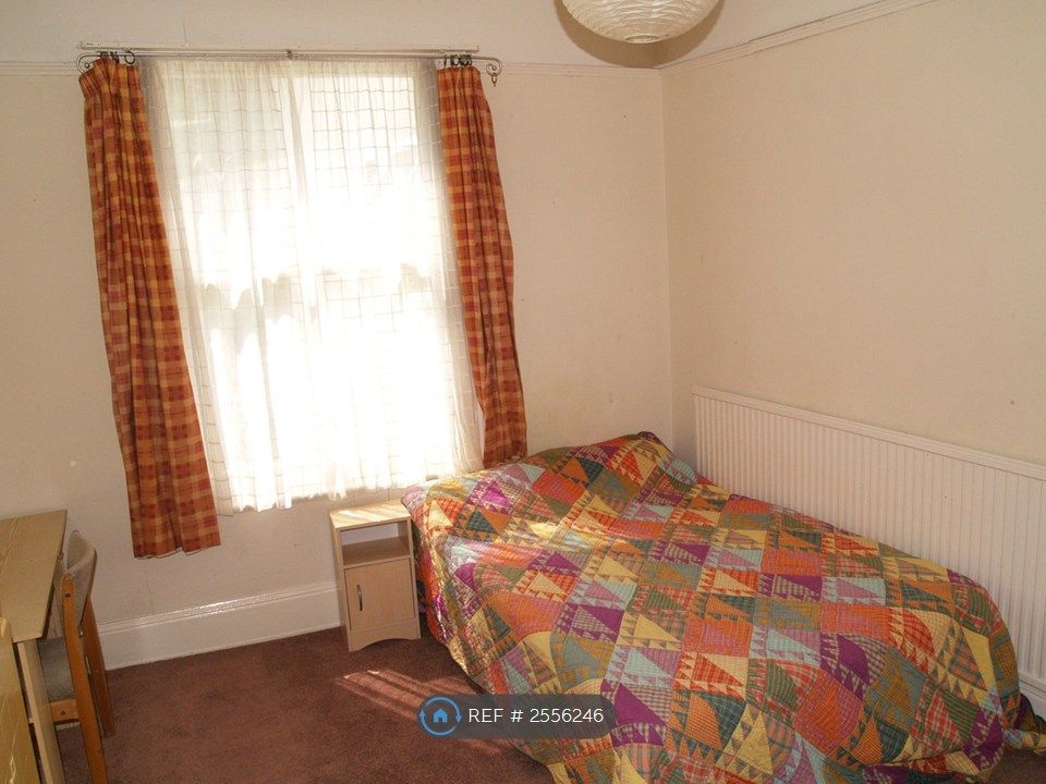 Property photo 3 of 12 Double Bedroom
