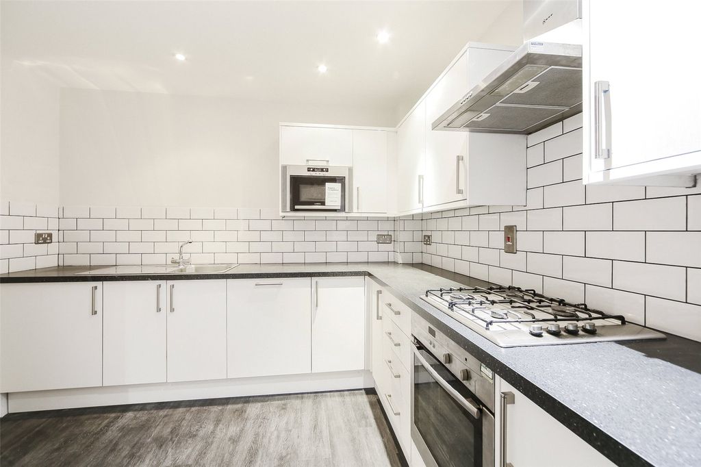 Property photo 3 of 11 3