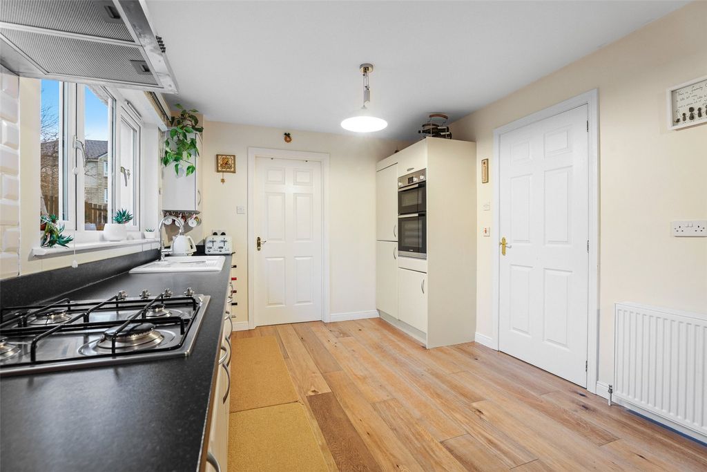 Property photo 3 of 21 Kitchen