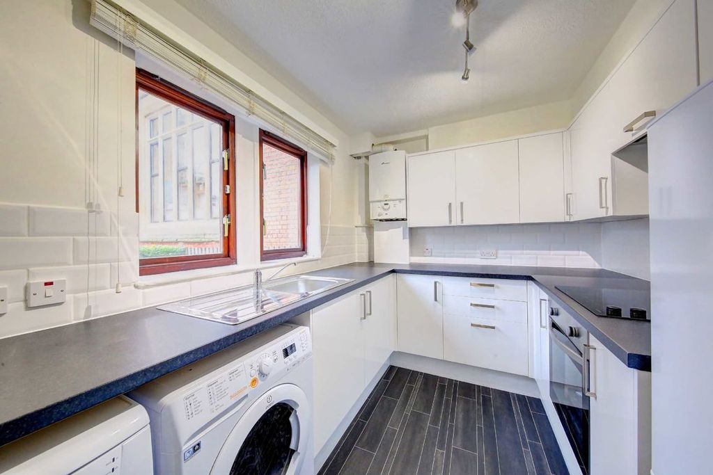 Property photo 3 of 4