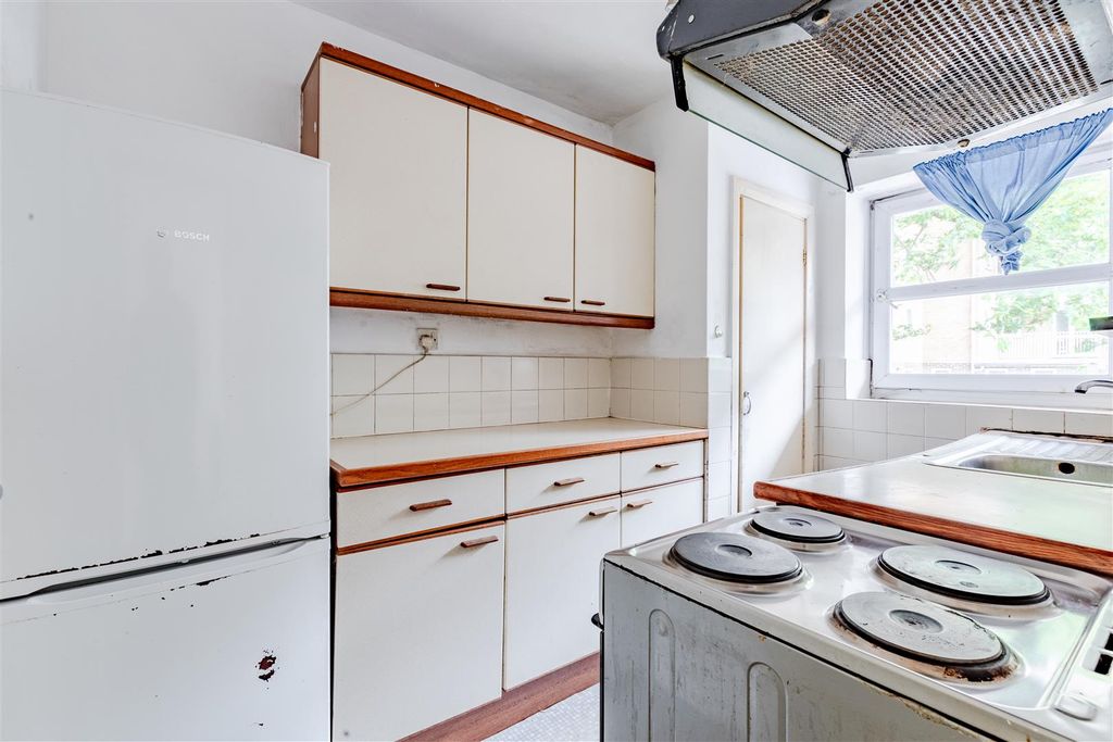 Property photo 1 of 10 Kitchen
