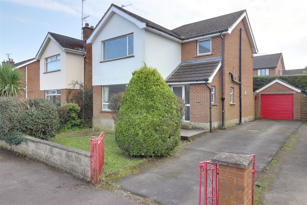 Property photo 1 of 18 Entrance