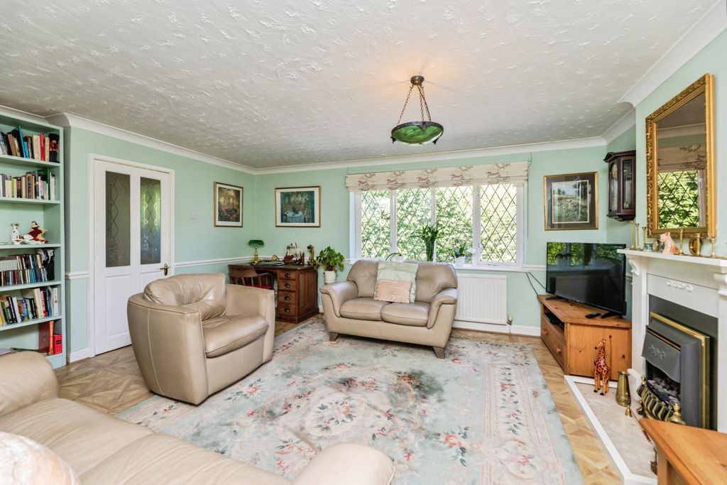Property photo 3 of 35 Pbox-Living_Room-325953.Jpg