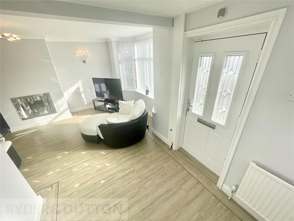 Property photo 2 of 25 Lounge