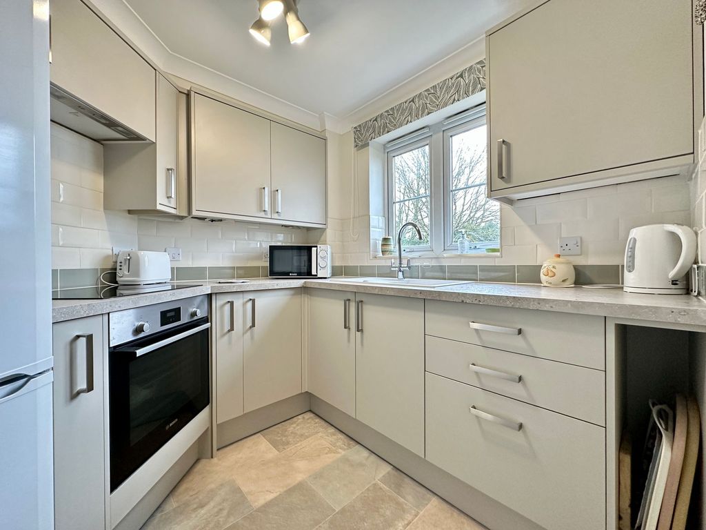 Property photo 2 of 10 Kitchen