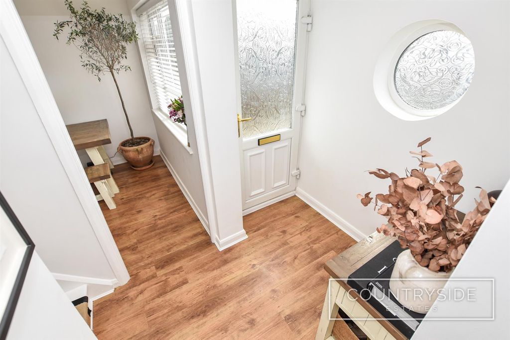 Property photo 3 of 20 Porch