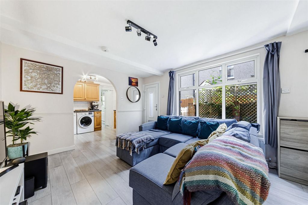 Property photo 3 of 11
