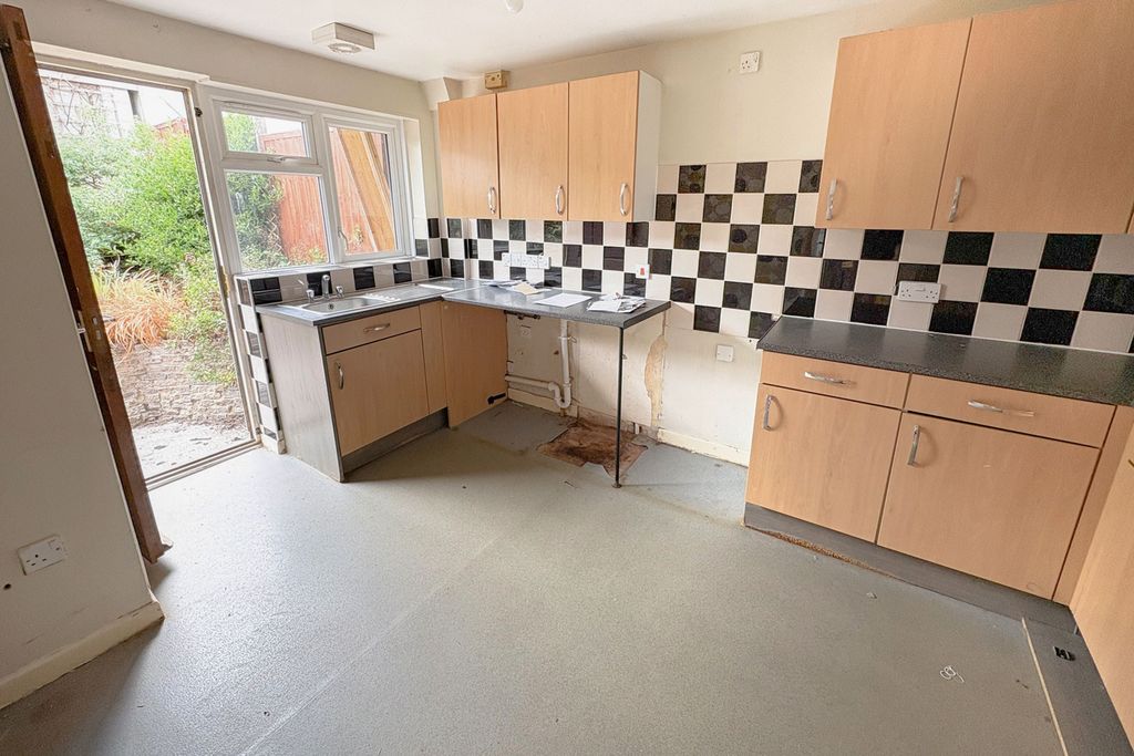 Property photo 2 of 11 77 Crispin Way, Kingswood, Bristol, Bs15 4Sh