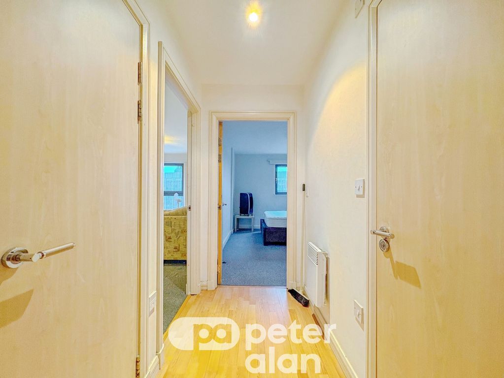 Property photo 2 of 11 Entrance Hall