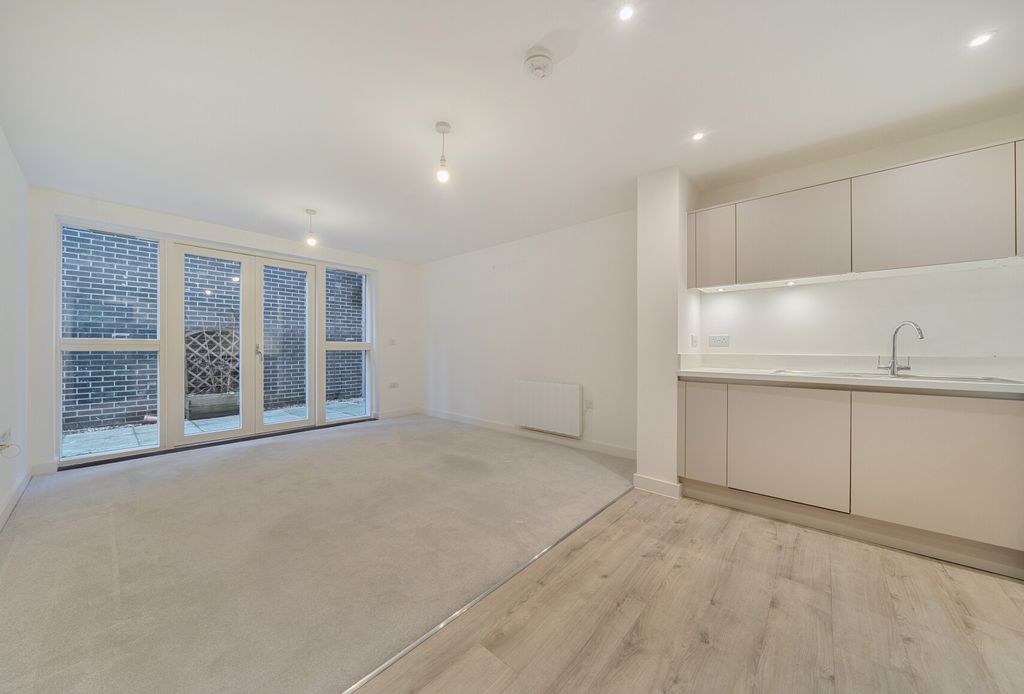 Property photo 2 of 17 1401058-6-69678d3...