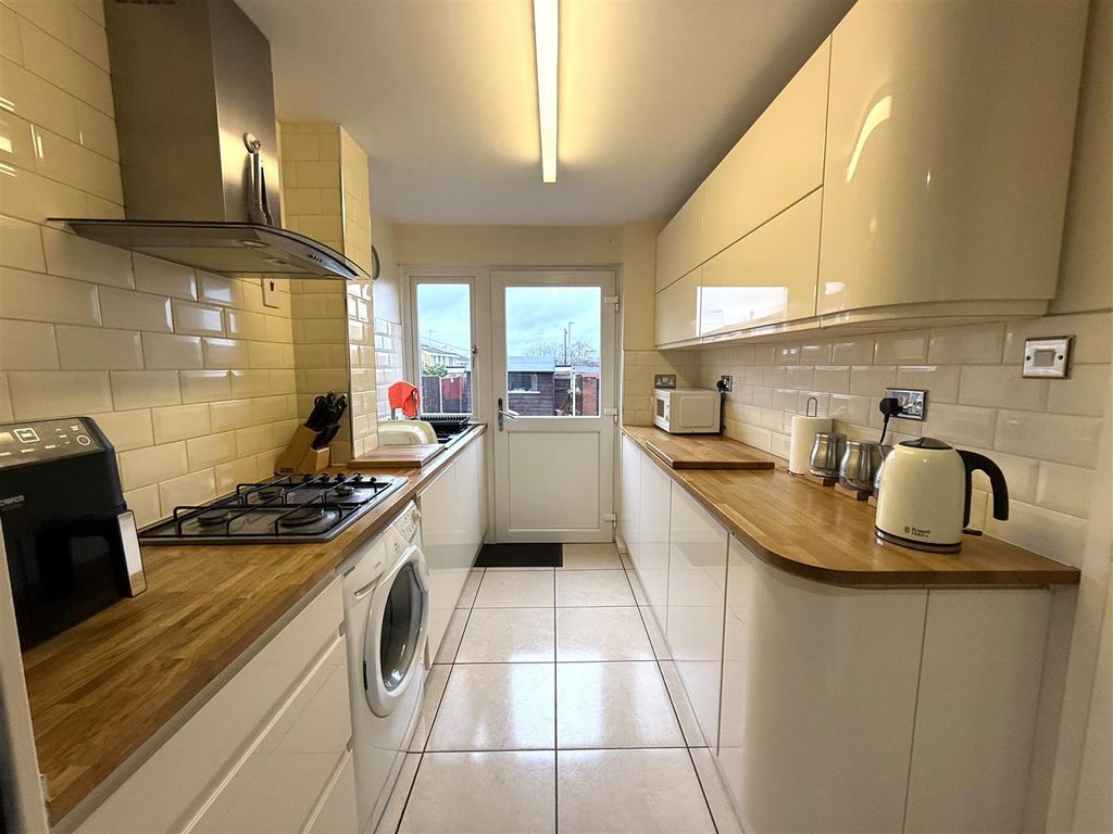 Property photo 3 of 19 44 Jose Kit.Jpeg