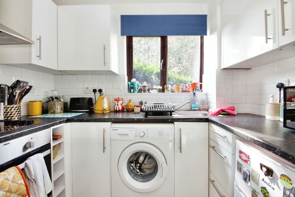 Property photo 3 of 11 3