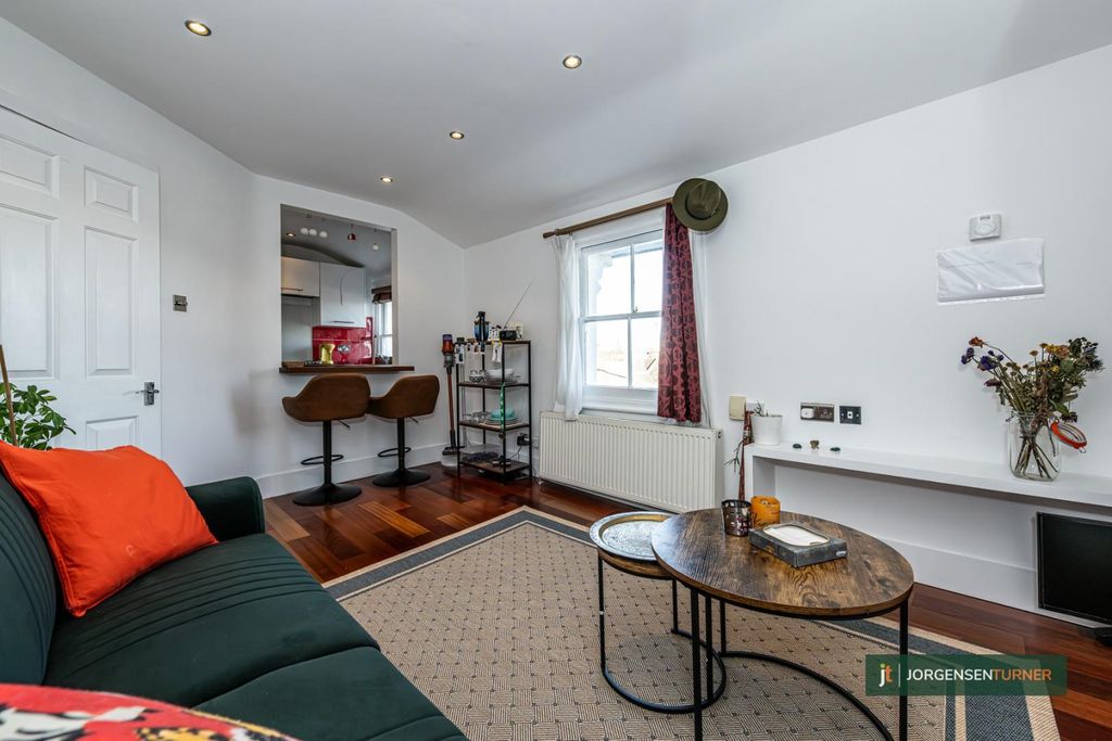 Property photo 1 of 10 Oaklands Grove 37C-003 Lr - Jt.Jpg