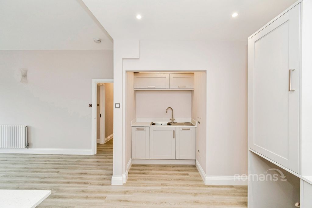 Property photo 2 of 10 Pbox-Img.Jpg