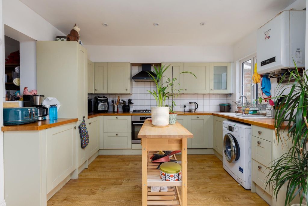 Property photo 1 of 20 25 Albert Park Place-17.Jpg