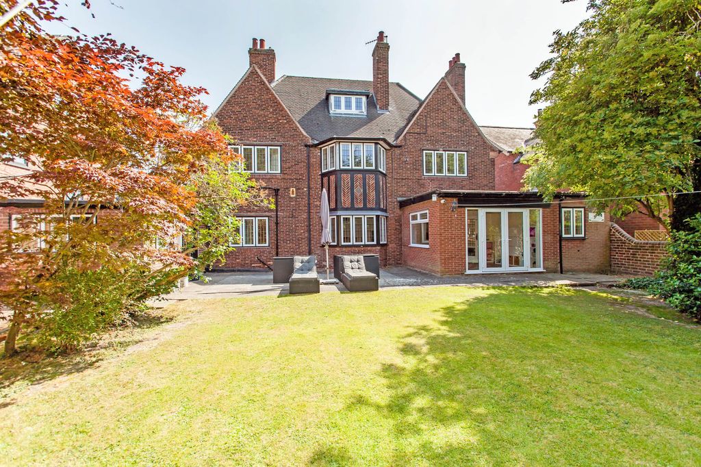 Property photo 2 of 49