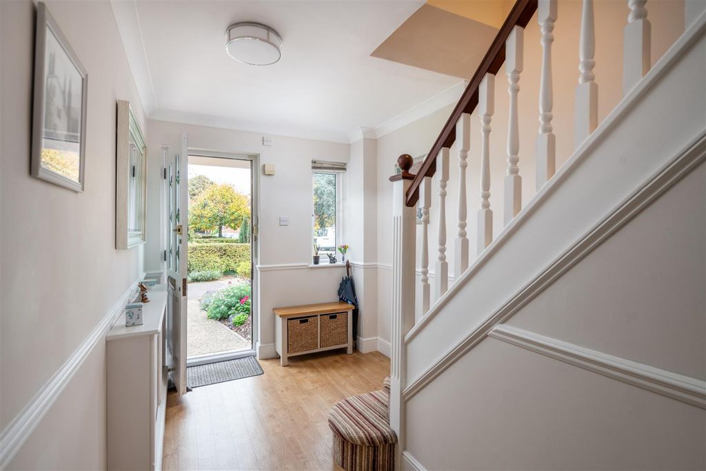 Property photo 2 of 27