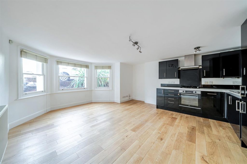 Property photo 2 of 12 1387334-15-6930679c0F21E.Jpg