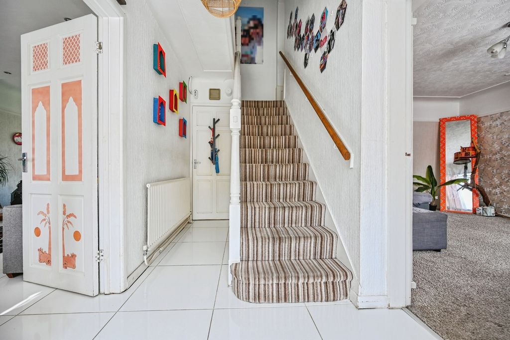 Property photo 3 of 19 Pbox-Img.Jpg