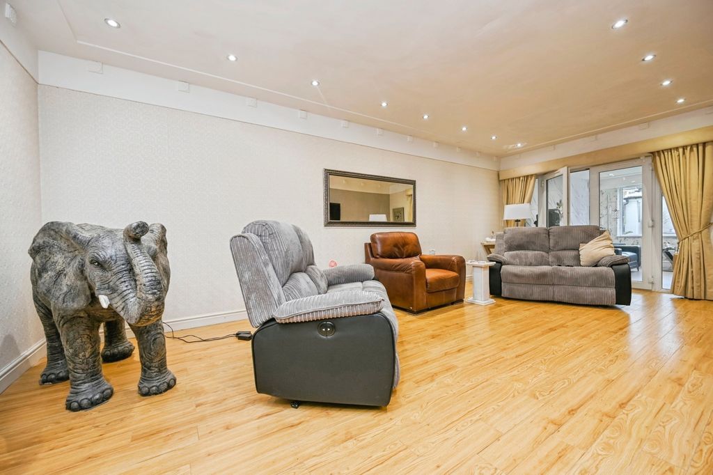 Property photo 3 of 29 Pbox-Img.Jpg