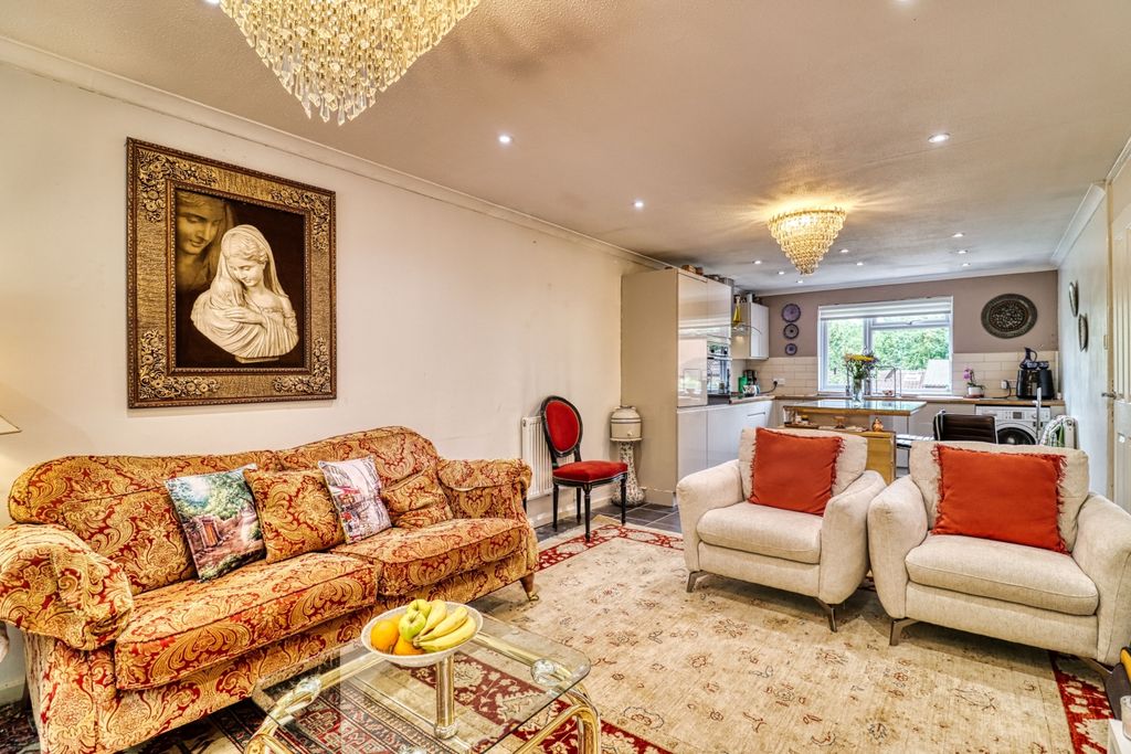 Property photo 3 of 16 Open Plan