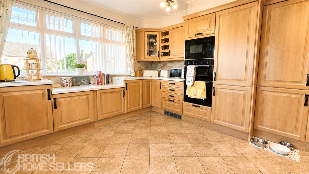 Property photo 3 of 17 Picture No. 18