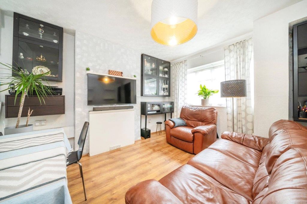 Property photo 2 of 10 Living Room