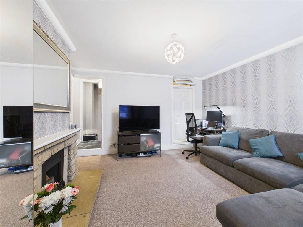 Property photo 2 of 17 Cam02885G0-Pr0553-Still007.Jpg