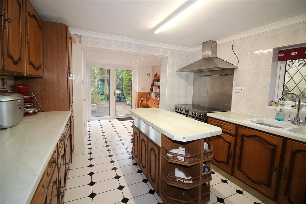 Property photo 3 of 21 Kitchen/Breakfast Room