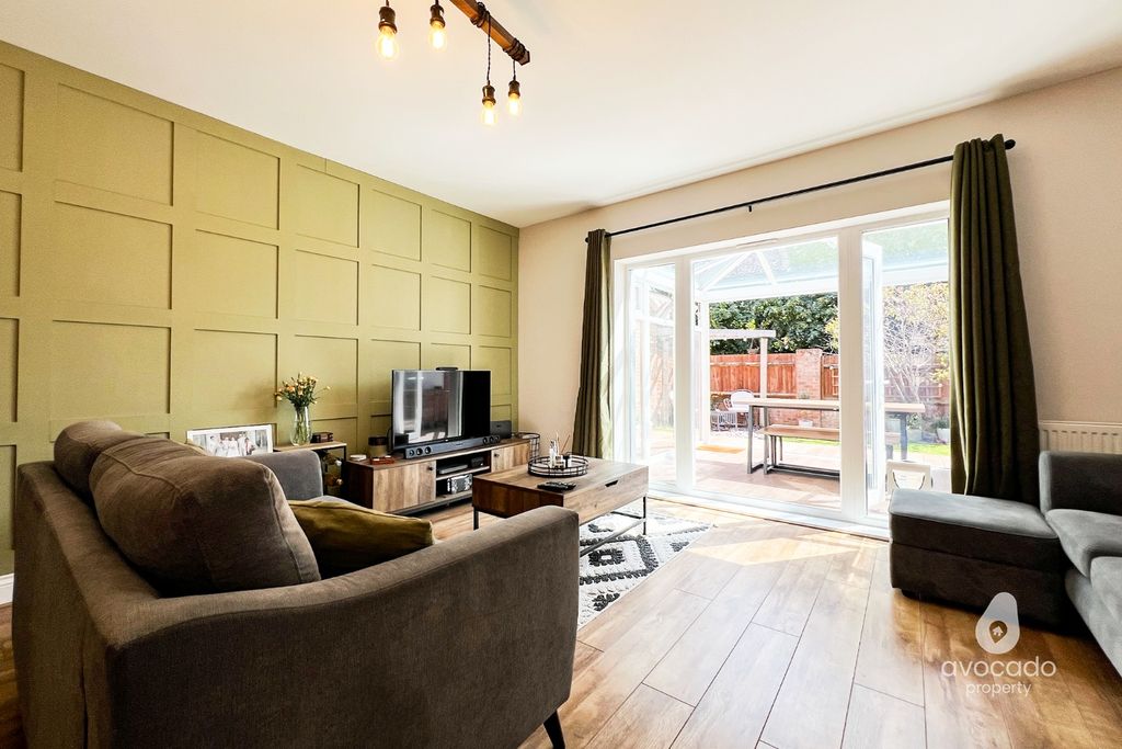 Property photo 2 of 15 3946896