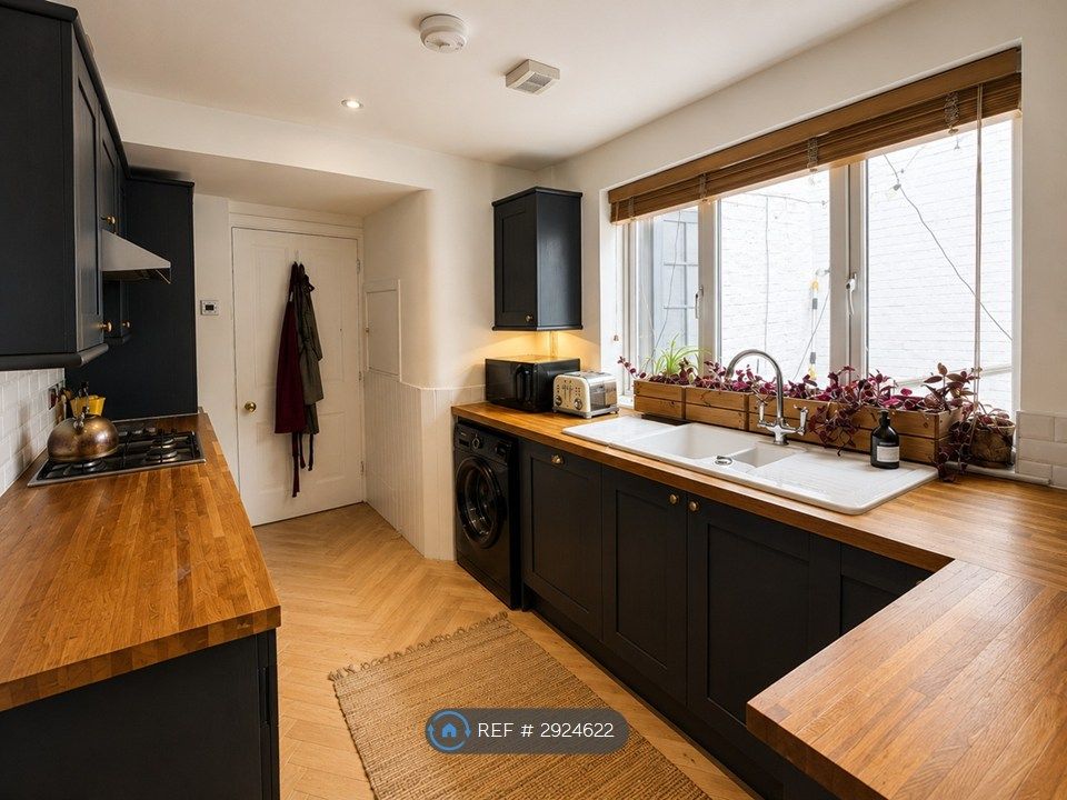 Property photo 2 of 14 Kitchen