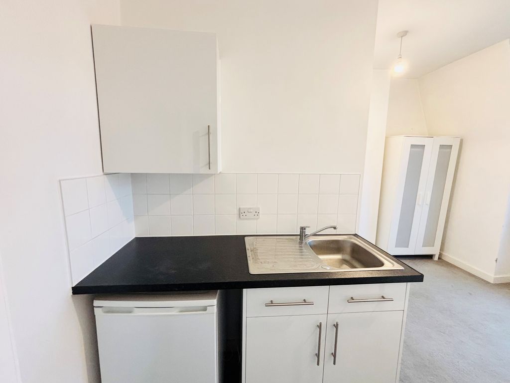 Property photo 2 of 5 Kitchen