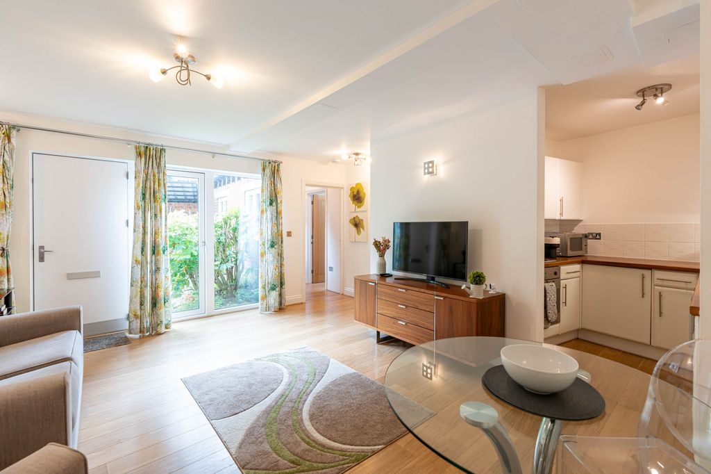 Property photo 2 of 8 Reception