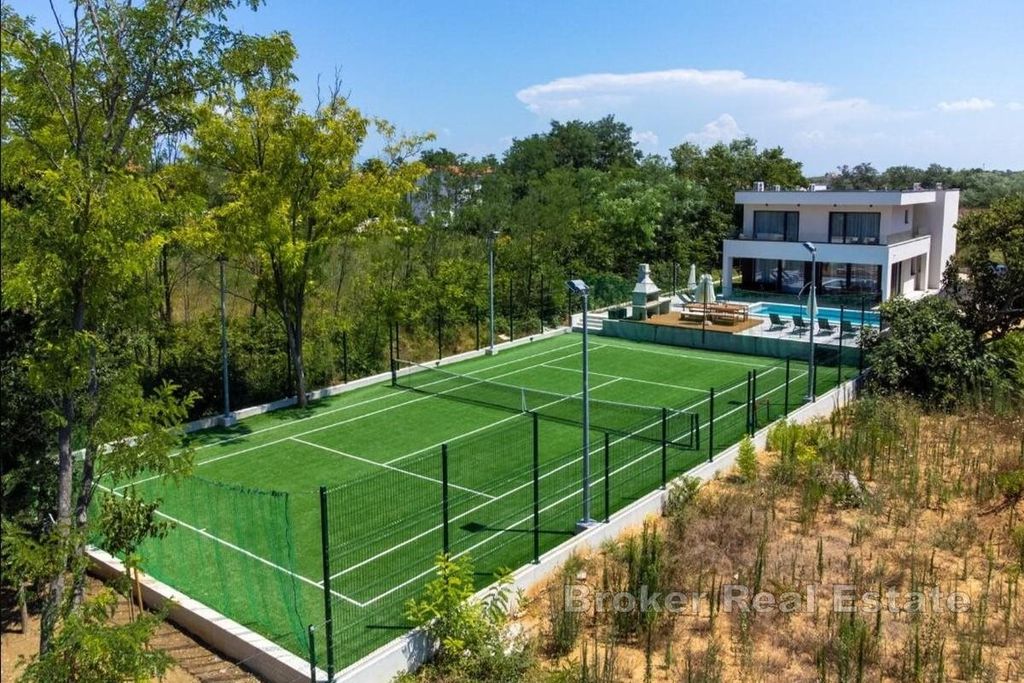 Property photo 1 of 11 Luxury Villa With Private Tennis Court And Saltwater Pool
