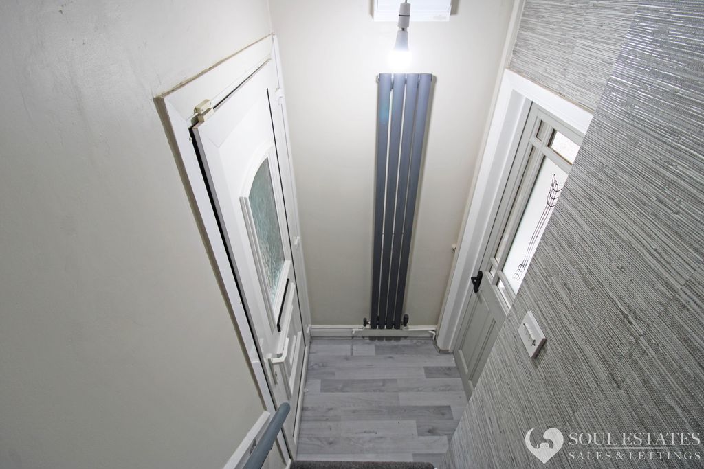 Property photo 3 of 23 Entrance