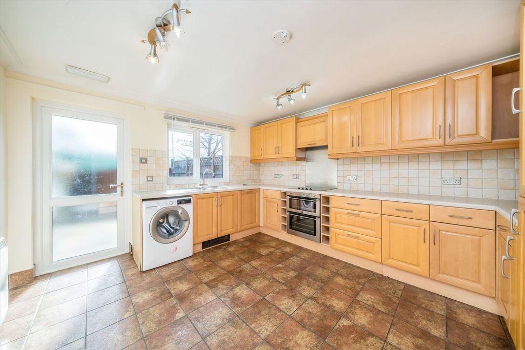 Property photo 3 of 6