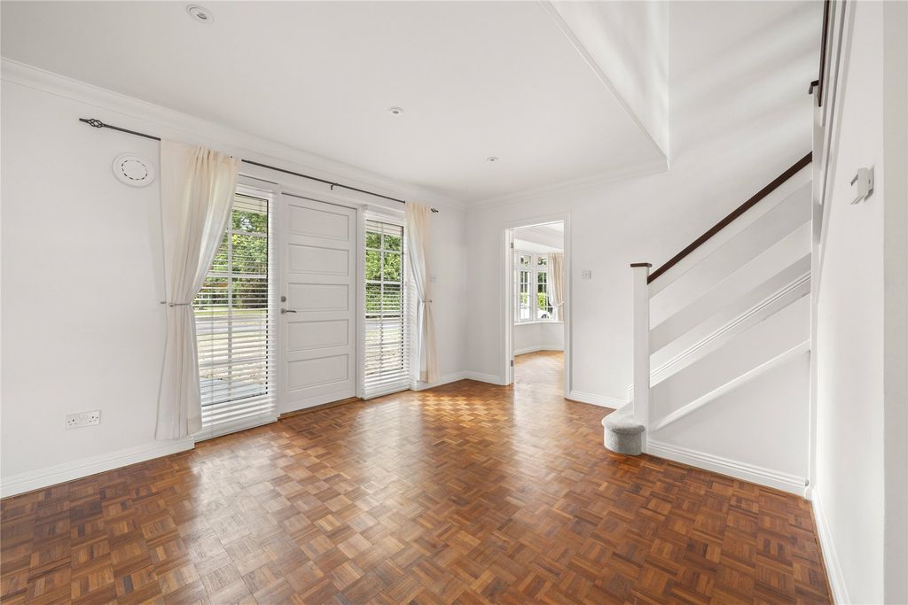 Property photo 2 of 17 Picture No. 24
