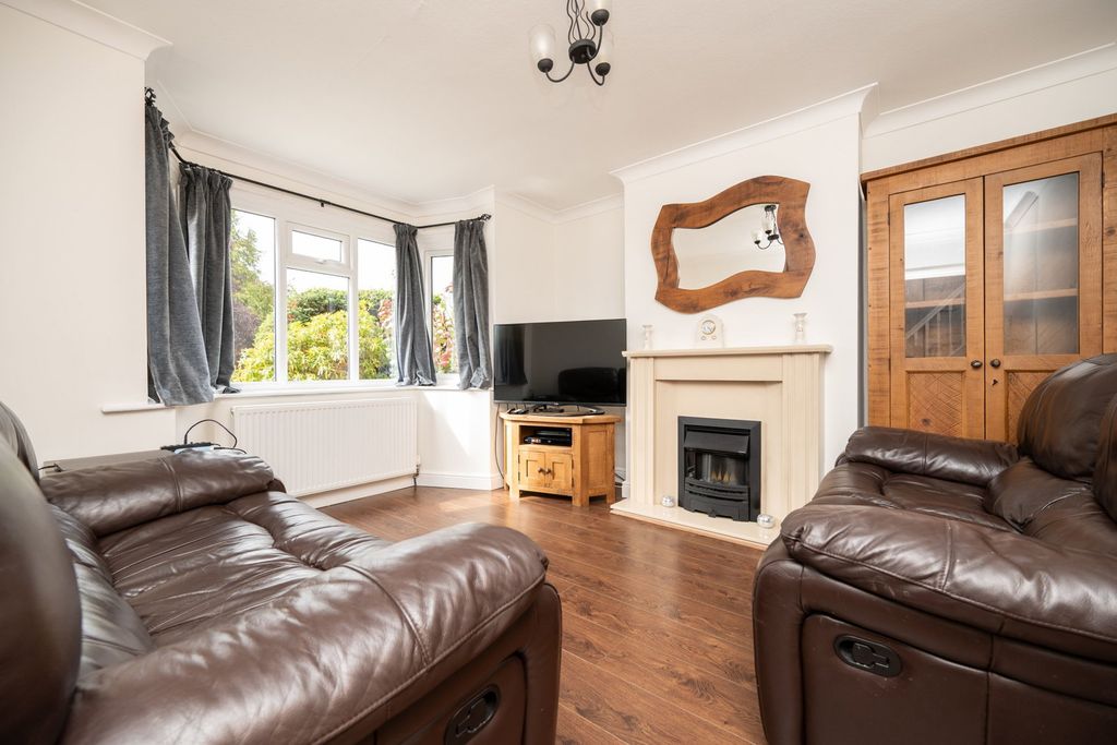 Property photo 2 of 31