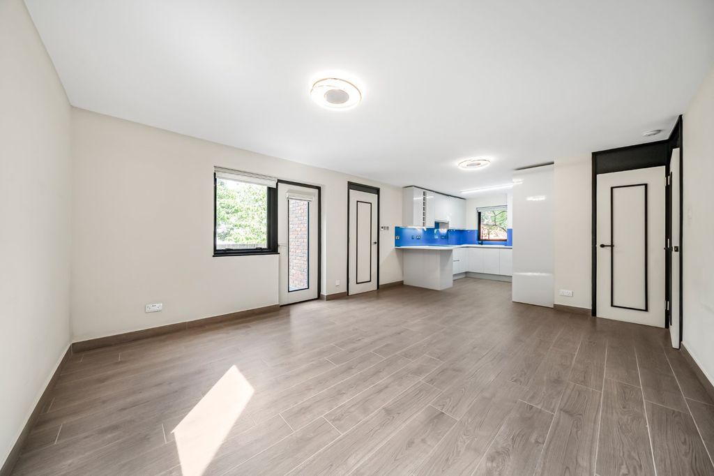 Property photo 2 of 14 Reception/Kitchen