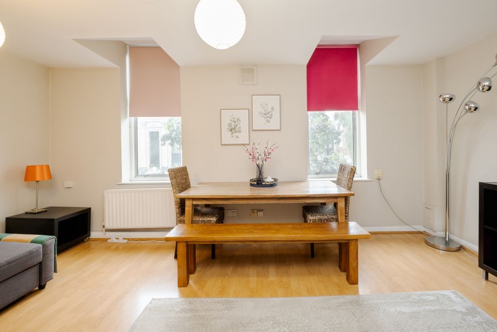 Property photo 2 of 11 Upper Street