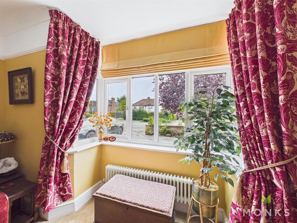 Property photo 3 of 41 Cam03644G0-Pr0072-Still016.Jpg