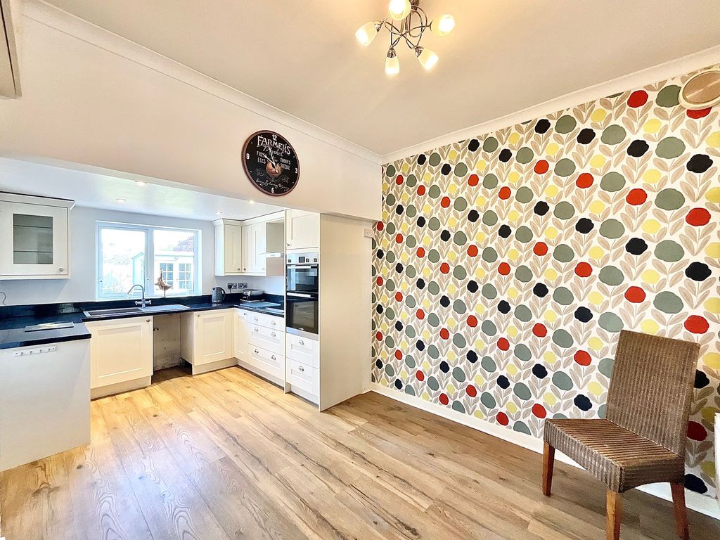 Property photo 3 of 27