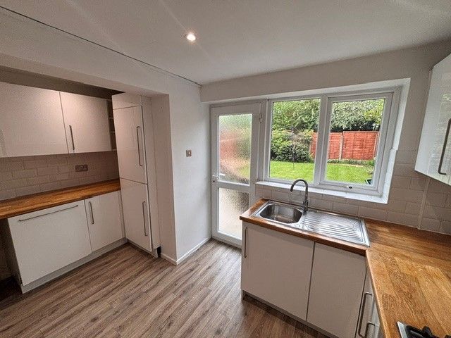 Property photo 3 of 14 Kitchen 2