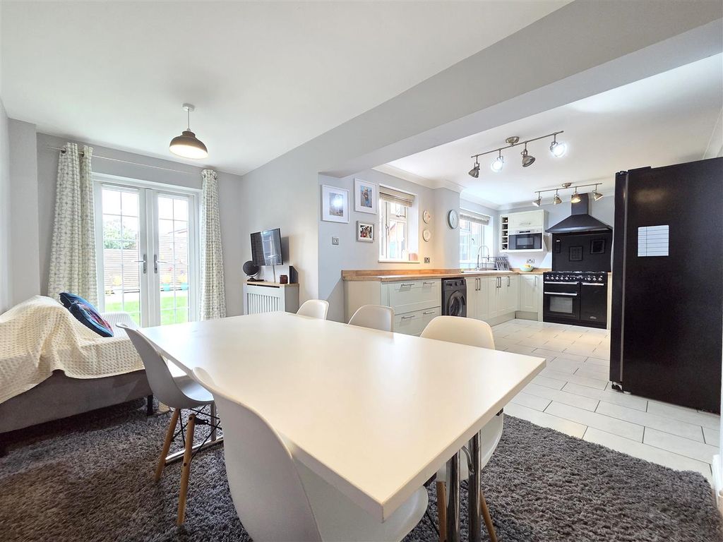 Property photo 2 of 18 Family Kitchen Diner