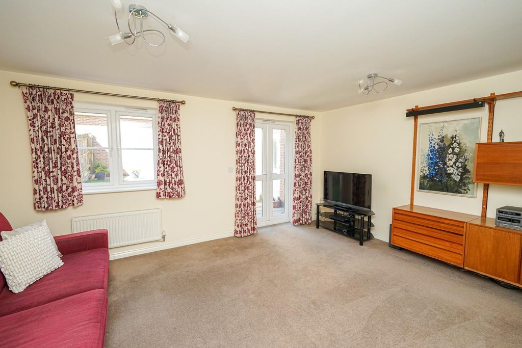 Property photo 2 of 18