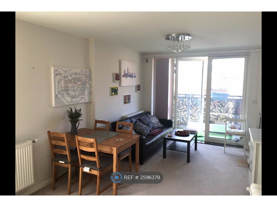 Property photo 3 of 10 Living Room