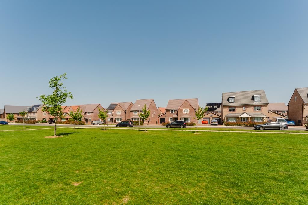 Property photo 3 of 32 51 Birkdale Drive, Priors Hall-5.Jpg